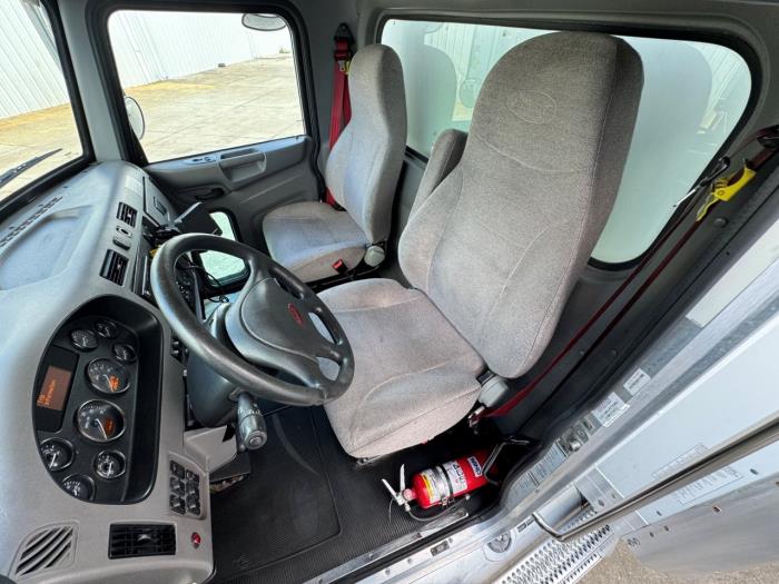2020 Peterbilt 337-20