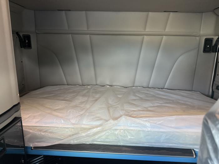 2026 Peterbilt 579-38