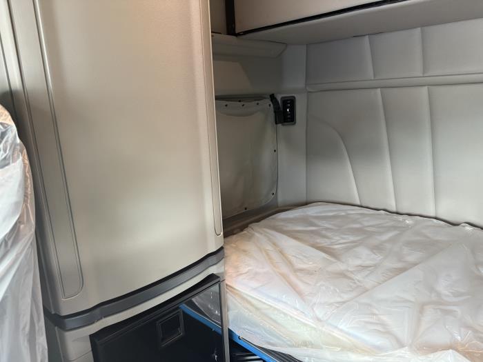 2026 Peterbilt 579-40