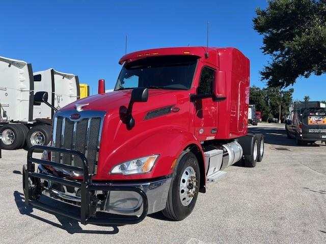 2022 Peterbilt 579 photo 2