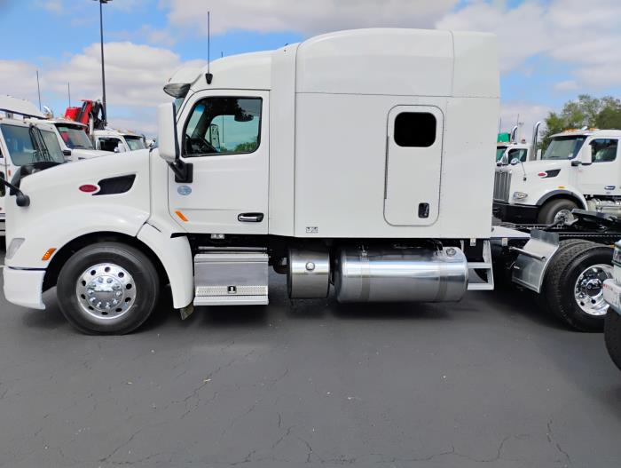 2022 Peterbilt 579-8