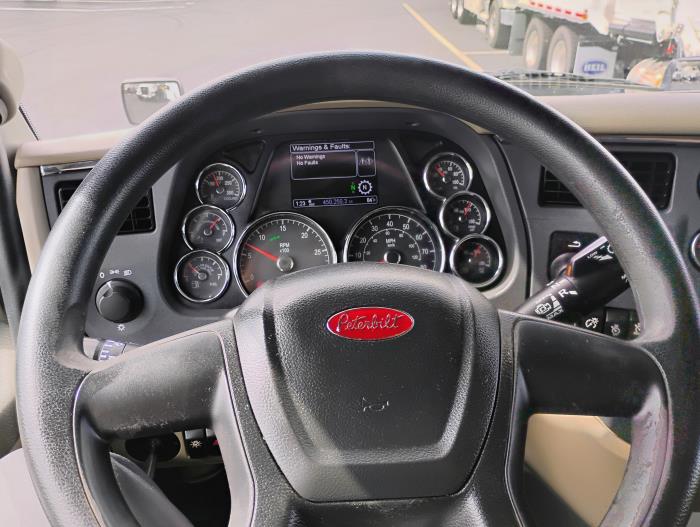 2022 Peterbilt 579-23