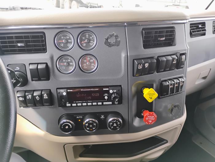 2022 Peterbilt 579-24