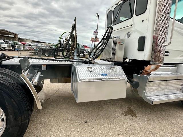 2020 Peterbilt 567-8