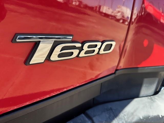 2024 Kenworth T680-17