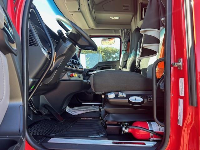 2024 Kenworth T680-28