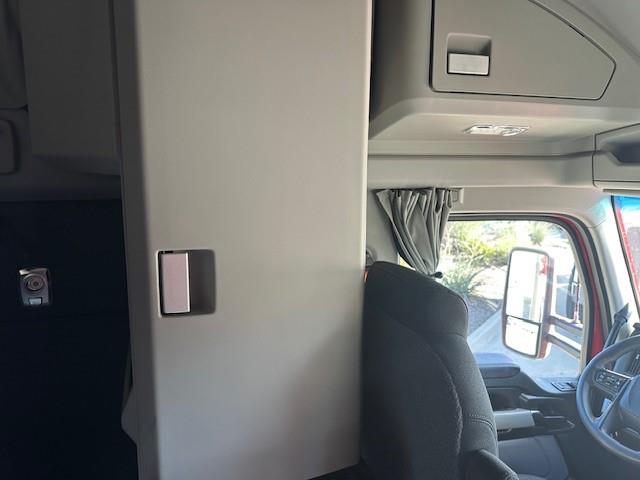 2024 Kenworth T680-37