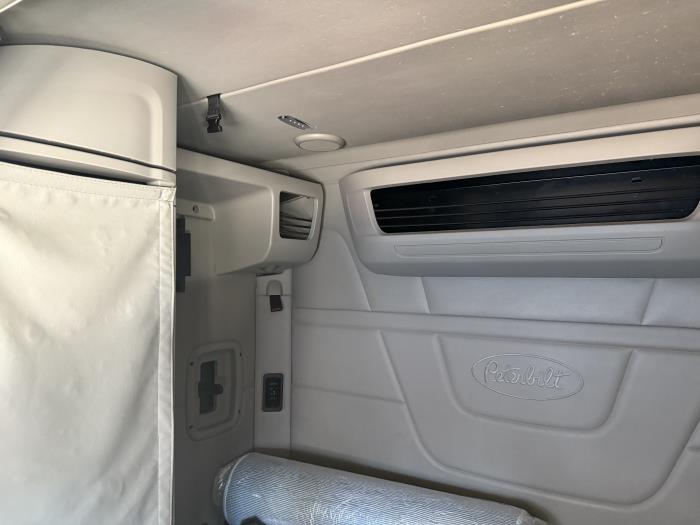 2022 Peterbilt 579-5