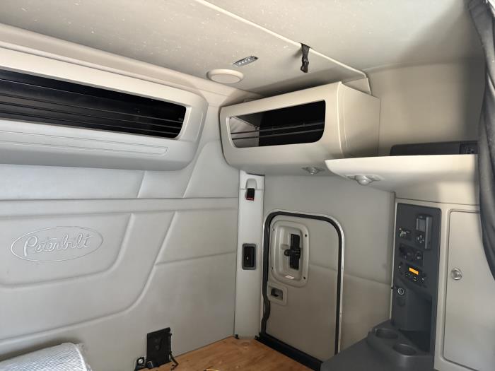 2022 Peterbilt 579-7