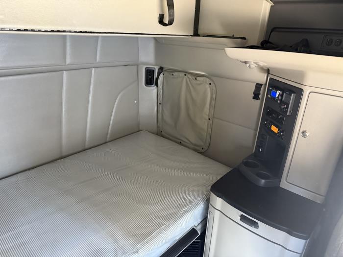 2024 Peterbilt 579-12