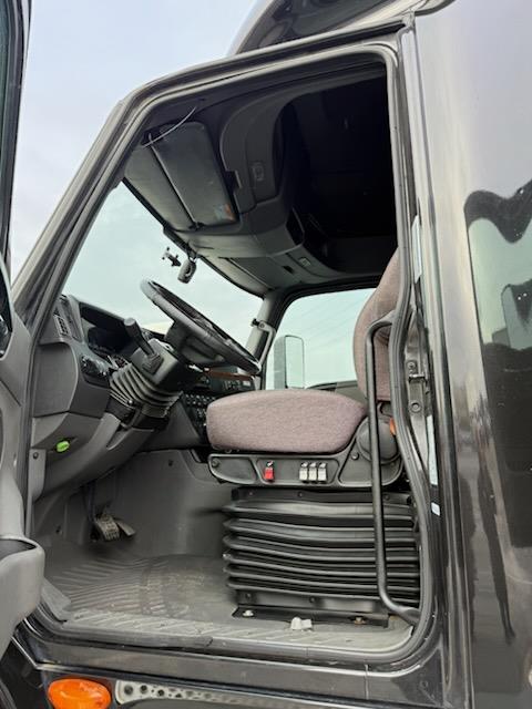 2022 International LT625-18