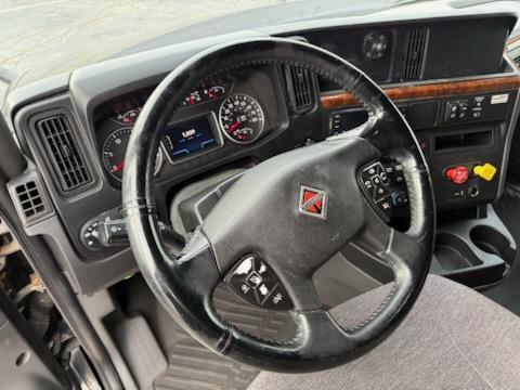 2022 International LT625-21