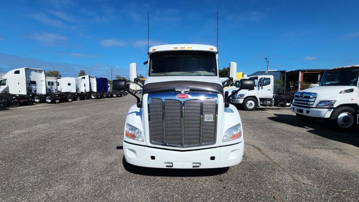 2022 Peterbilt 579-8