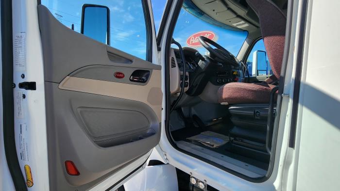 2022 Peterbilt 579-9