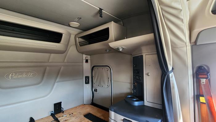 2022 Peterbilt 579-13