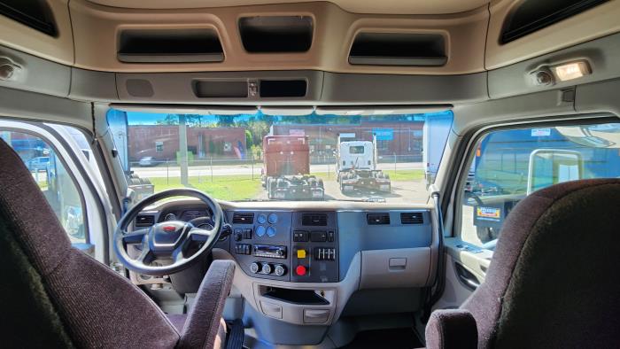 2022 Peterbilt 579-18