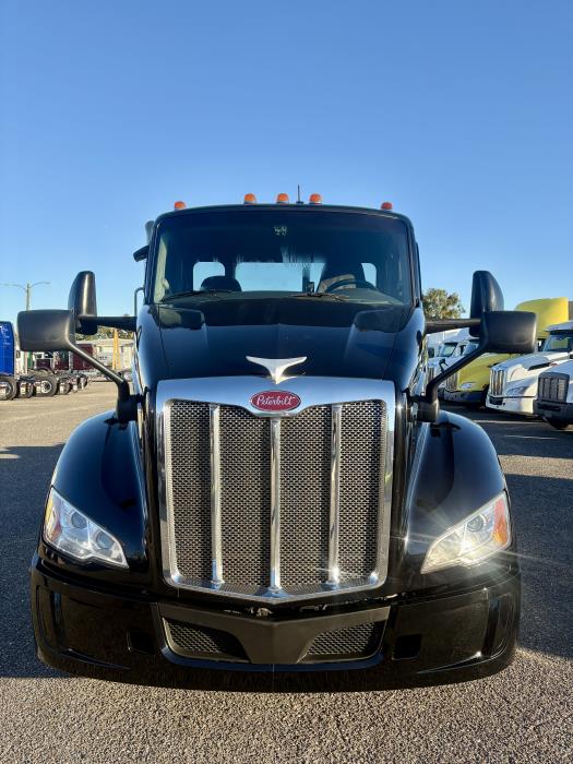 2022 Peterbilt 579-8