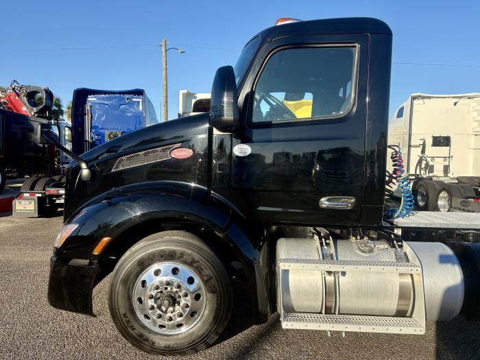 2022 Peterbilt 579-2