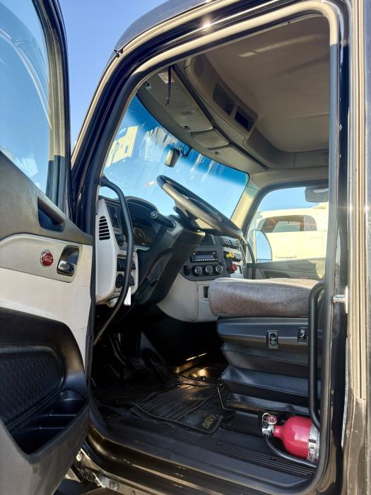 2022 Peterbilt 579-9