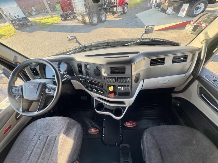 2022 Peterbilt 579-11