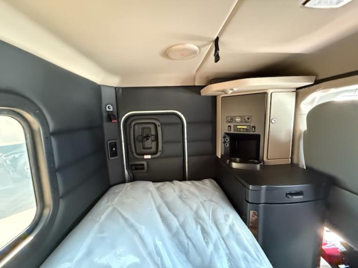 2026 Peterbilt 589-8