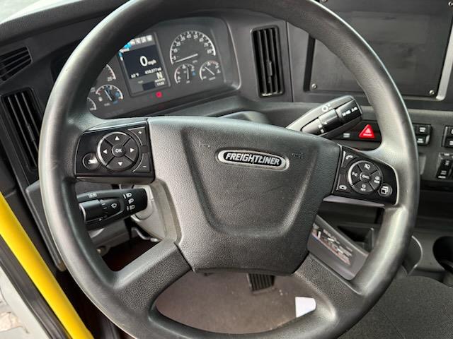 2023 Freightliner Cascadia-9