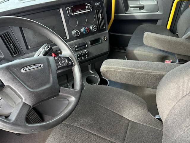 2023 Freightliner Cascadia-14