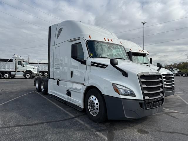 2023 Freightliner Cascadia-17