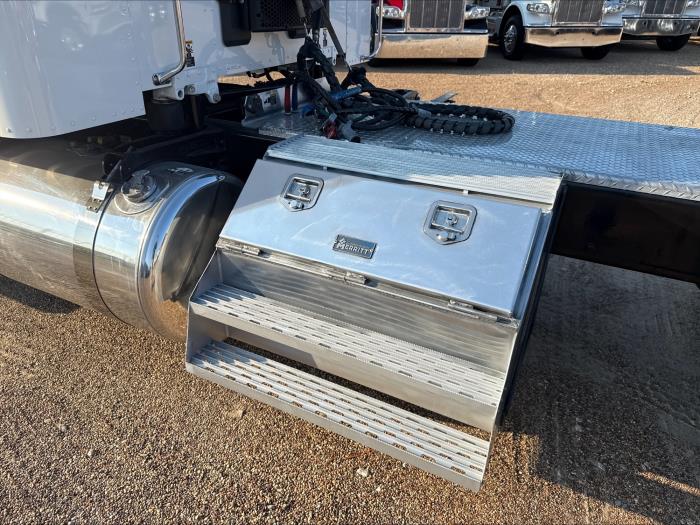 2024 Peterbilt 579-30