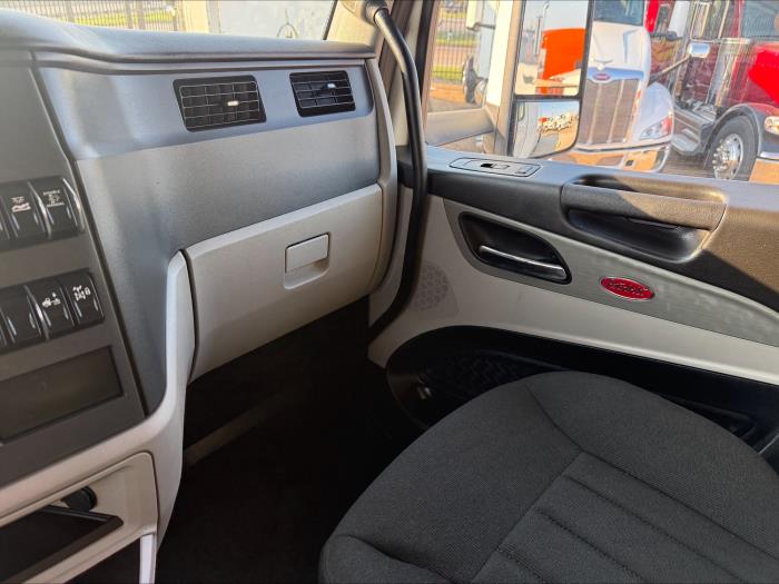 2024 Peterbilt 579-33