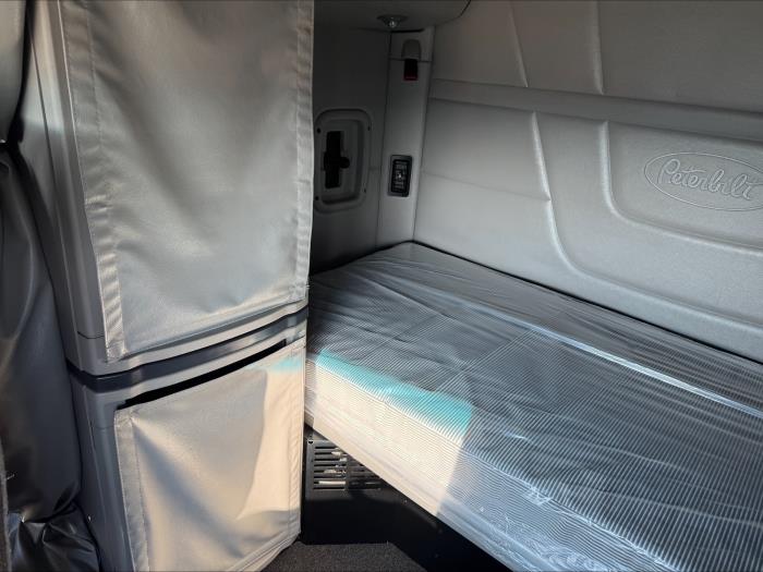 2024 Peterbilt 579-44