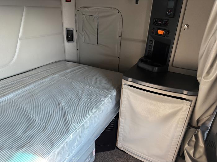 2024 Peterbilt 579-48