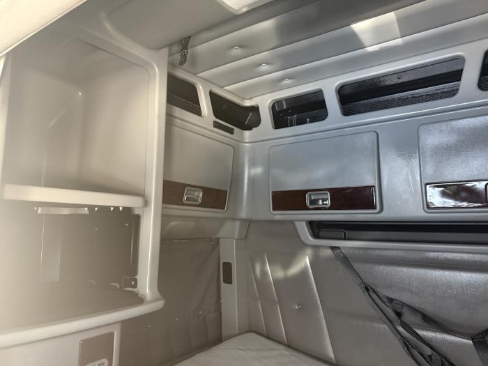 2024 Peterbilt 389-12