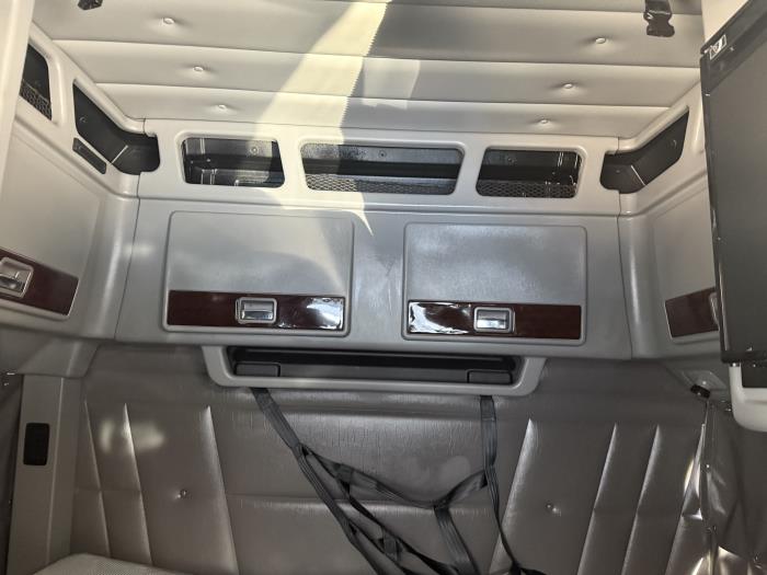 2024 Peterbilt 389-4