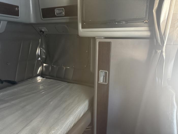 2024 Peterbilt 389-15