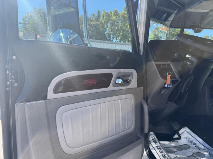 2024 Peterbilt 389-18