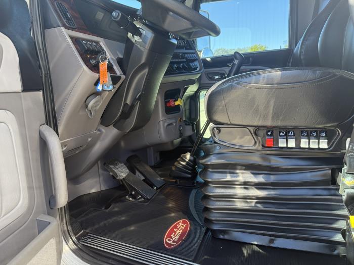 2024 Peterbilt 389-19