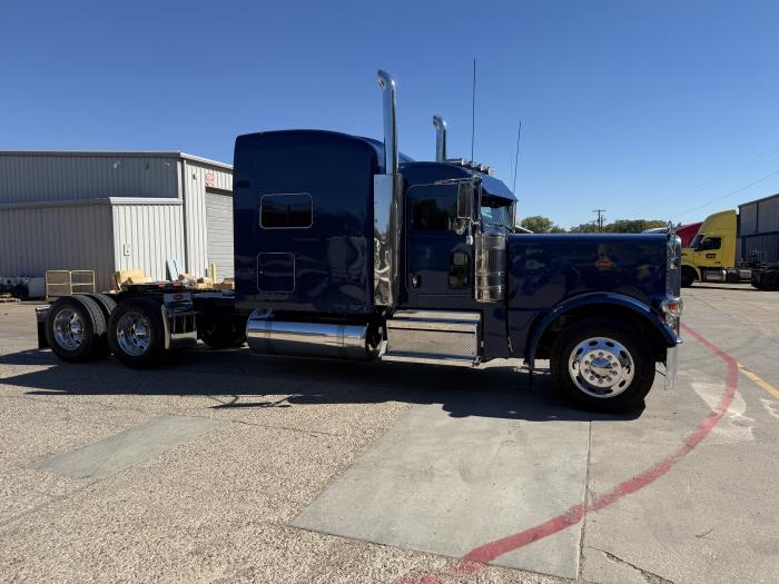 2024 Peterbilt 389-2