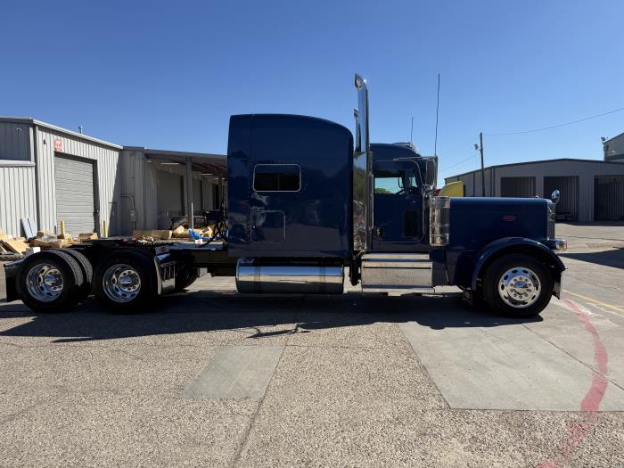 2024 Peterbilt 389-33