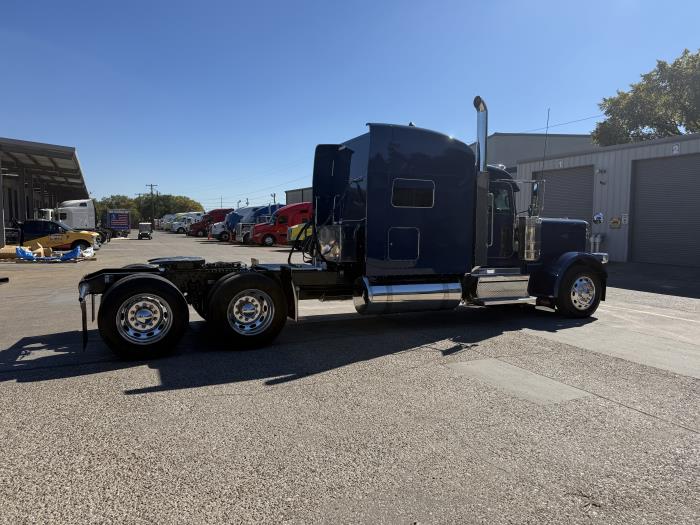 2024 Peterbilt 389-37