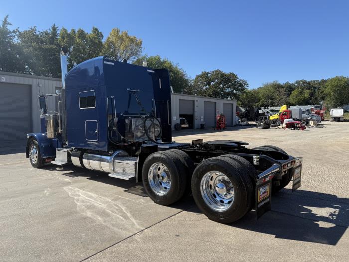 2024 Peterbilt 389-3