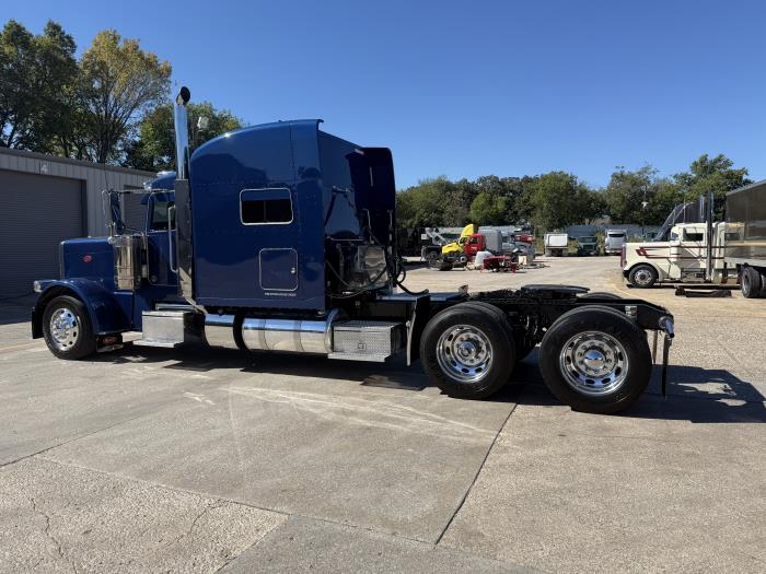 2024 Peterbilt 389-49