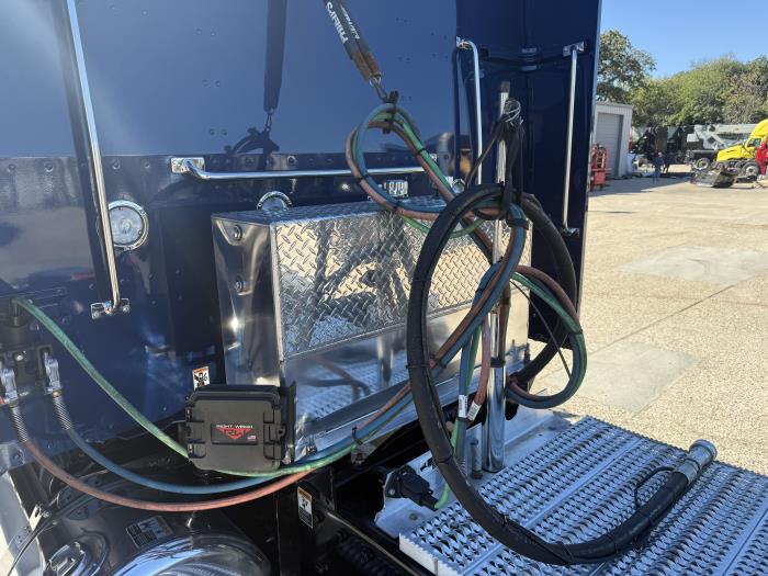 2024 Peterbilt 389-60