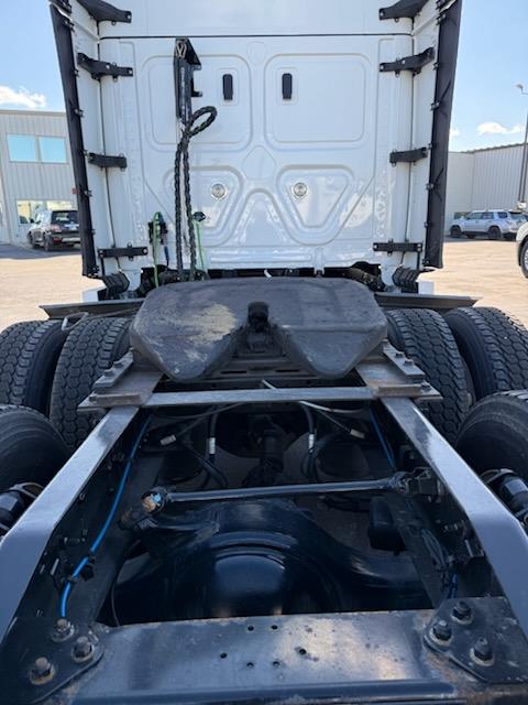 2023 Freightliner Cascadia-19