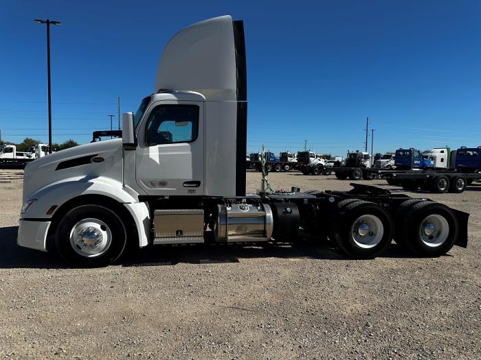 2025 Peterbilt 579-8
