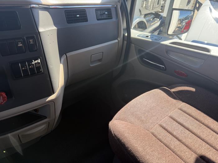 2022 Peterbilt 579-8