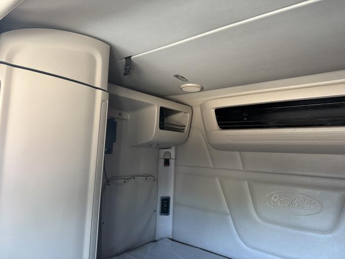 2022 Peterbilt 579-11