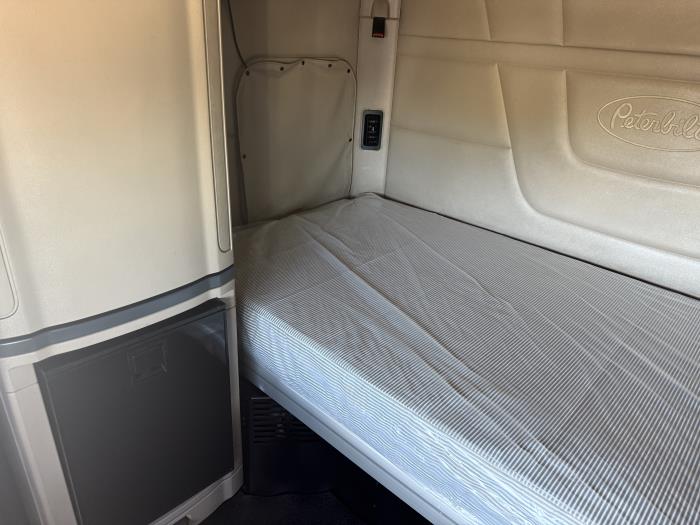 2022 Peterbilt 579-12