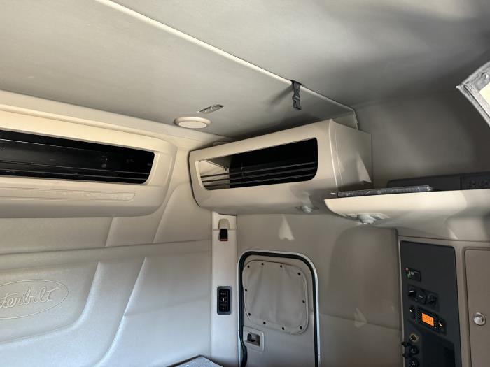 2022 Peterbilt 579-13