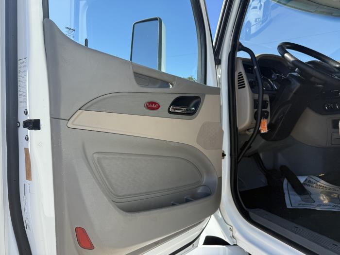 2022 Peterbilt 579-17